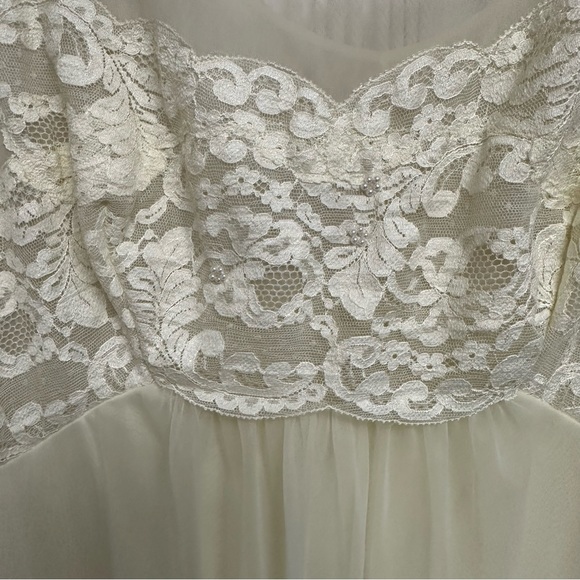 Vintage Shadowline yellow negligee lace nightgown - Picture 3 of 12